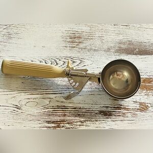 Vollrath Vintage Ice Cream Scoop Ivory Handle Grandmas Kitchen Works great! Nana